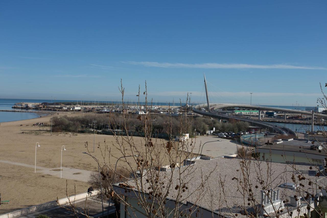 "Casa Incantevole" Fronte Mare Pescara - Appartamento Via Buozzi Eksteriør billede